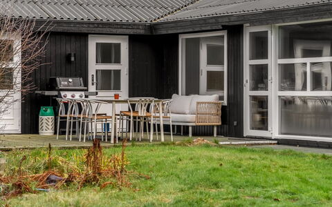 Talvikki - 1.2Km from the Sea: Hout, Huis, Veranda, Dek, Hardwood, Dak, Beits, Houten Vloer, Eco Hotel