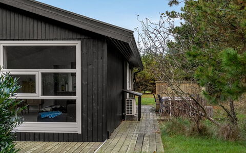 Talvikki - 1.2Km from the Sea: Hout, Huis, Veranda, Dek, Hardwood, Dak, Beits, Houten Vloer, Eco Hotel