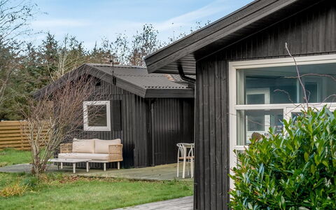 Talvikki - 1.2Km from the Sea: Hout, Huis, Veranda, Dek, Hardwood, Dak, Beits, Houten Vloer, Eco Hotel
