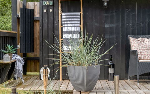 Nahuel - 1Km from the Sea: Blauw, Struik, Verblijf, Groundcover, Tuin, Landgoed, Schaduw, Landscaping, Boerderij, Eco Hotel