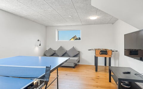 Tekla - 180M from the Sea: Plafond, Interieur Ontwerp, Flooring, Meubilair, Verdieping, Verlichting, Lichte Inrichting, Kamer, Appartement, Stoel