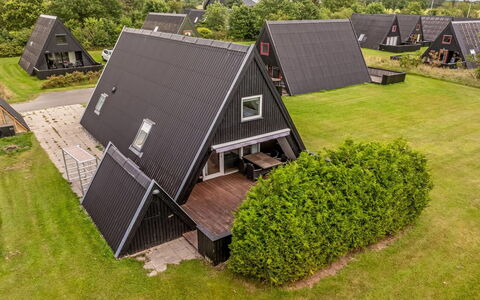 Ernstine: Verblijf, Backyard, Werf, Garden Gebouwen, Schuur, Siding, Buitenmeubels, Blokhut, Outdoor Structuur, Keet