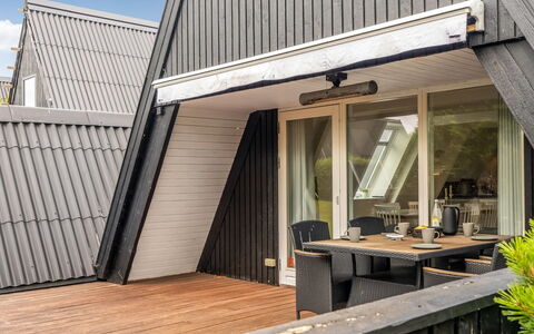 Ernstine: Verblijf, Backyard, Werf, Garden Gebouwen, Schuur, Siding, Buitenmeubels, Blokhut, Outdoor Structuur, Keet