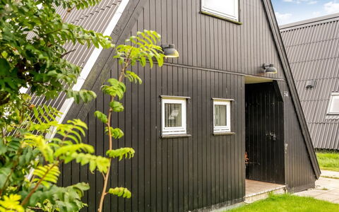 Ernstine: Verblijf, Backyard, Werf, Garden Gebouwen, Schuur, Siding, Buitenmeubels, Blokhut, Outdoor Structuur, Keet