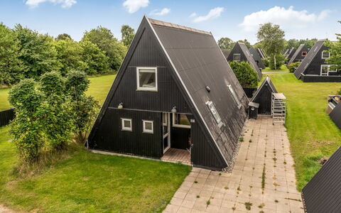 Ernstine: Verblijf, Backyard, Werf, Garden Gebouwen, Schuur, Siding, Buitenmeubels, Blokhut, Outdoor Structuur, Keet