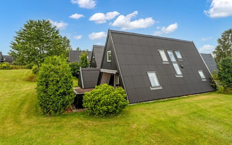 Ernstine: Verblijf, Backyard, Werf, Garden Gebouwen, Schuur, Siding, Buitenmeubels, Blokhut, Outdoor Structuur, Keet