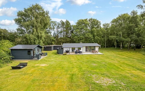 Annetta - 800M from the Sea: Hout, Meubilair, Appartement, Kamer, Plafond, Beits, Stoel, Hardwood, Vernis, Timmerhout