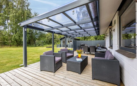 Annetta - 800M from the Sea: Hout, Meubilair, Appartement, Kamer, Plafond, Beits, Stoel, Hardwood, Vernis, Timmerhout