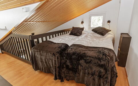 Levin Lumi: Hout, Flooring, Interieur Ontwerp, Verdieping, Slaapkamer, Meubilair, Bed, Houten Vloer, Plafond, Verlichting