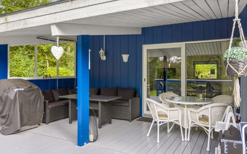 Anne - 30Km from the Sea: Meubilair, Buitenmeubels, Tableware, Tafel, Drinkware, Stoel, Buitentafel, Voedsel, Fles