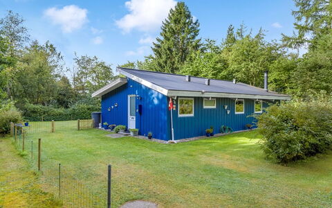 Anne - 30Km from the Sea: Blauw, Verblijf, Dak, Huis, Groundcover, Boerderij, Gazon, Garden Gebouwen, Landgoed, Tuin