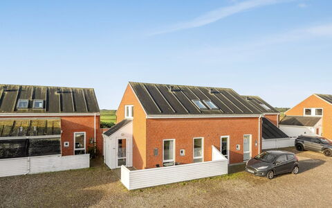 Steffan - 2.3Km from the Sea: Verblijf, Backyard, Werf, Garden Gebouwen, Schuur, Siding, Buitenmeubels, Blokhut, Outdoor Structuur, Keet