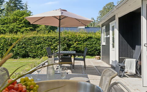 Guthfrith - 1.4Km from the Sea: Vegetation, Struik, De Lente, Verblijf, Tuin, Schaduw, Backyard, Werf, Stoel