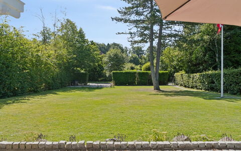 Guthfrith - 1.4Km from the Sea: Vegetation, Struik, De Lente, Verblijf, Tuin, Schaduw, Backyard, Werf, Stoel