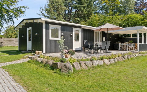 Guthfrith - 1.4Km from the Sea: Vegetation, Struik, De Lente, Verblijf, Tuin, Schaduw, Backyard, Werf, Stoel