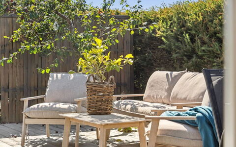 Elvie - 150M from the Sea: Hout, Huis, Veranda, Dek, Hardwood, Dak, Beits, Houten Vloer, Eco Hotel