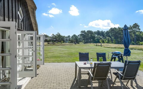 Ronja - 1.3Km from the Sea: Hout, Meubilair, Appartement, Kamer, Plafond, Beits, Stoel, Hardwood, Vernis, Timmerhout