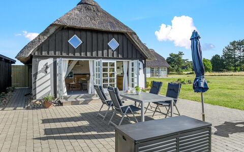 Ronja - 1.3Km from the Sea: Hout, Meubilair, Appartement, Kamer, Plafond, Beits, Stoel, Hardwood, Vernis, Timmerhout