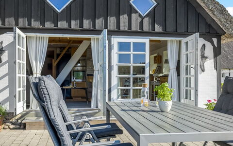 Ronja - 1.3Km from the Sea: Hout, Meubilair, Appartement, Kamer, Plafond, Beits, Stoel, Hardwood, Vernis, Timmerhout