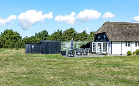 Ronja - 1.3Km from the Sea: Hout, Meubilair, Appartement, Kamer, Plafond, Beits, Stoel, Hardwood, Vernis, Timmerhout