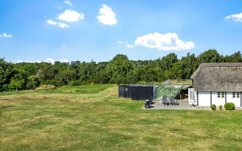Ronja - 1.3Km from the Sea: Hout, Meubilair, Appartement, Kamer, Plafond, Beits, Stoel, Hardwood, Vernis, Timmerhout