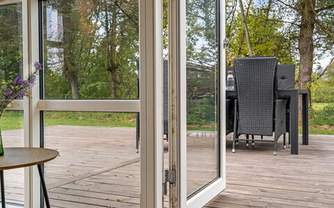 Silvia - from the Sea: Dak, Huis, Deur, Verblijf, Schaduw, Siding, Werf, Landgoed, Backyard