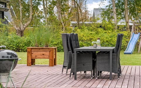 Silvia - from the Sea: Dak, Huis, Deur, Verblijf, Schaduw, Siding, Werf, Landgoed, Backyard