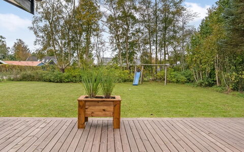 Silvia - from the Sea: Dak, Huis, Deur, Verblijf, Schaduw, Siding, Werf, Landgoed, Backyard