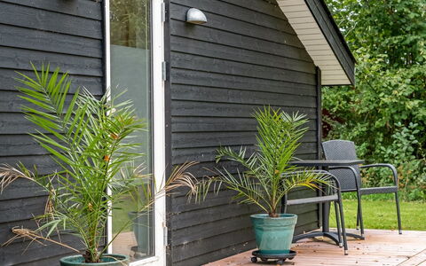 Silvia - from the Sea: Dak, Huis, Deur, Verblijf, Schaduw, Siding, Werf, Landgoed, Backyard