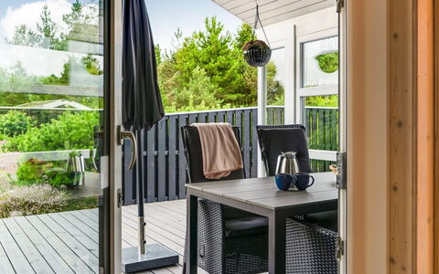 Eeske - 2.5Km from the Sea: Blauw, Struik, Verblijf, Groundcover, Tuin, Landgoed, Schaduw, Landscaping, Boerderij, Eco Hotel