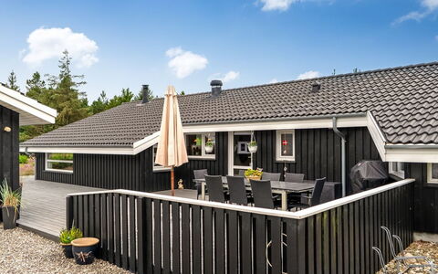 Eeske - 2.5Km from the Sea: Blauw, Struik, Verblijf, Groundcover, Tuin, Landgoed, Schaduw, Landscaping, Boerderij, Eco Hotel