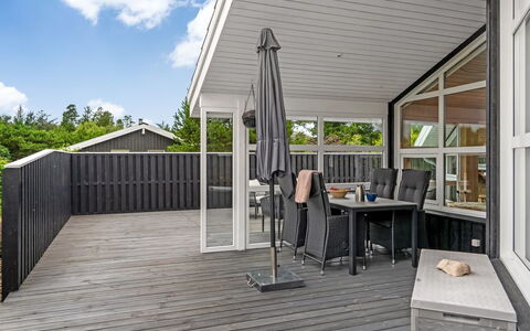 Eeske - 2.5Km from the Sea: Blauw, Struik, Verblijf, Groundcover, Tuin, Landgoed, Schaduw, Landscaping, Boerderij, Eco Hotel