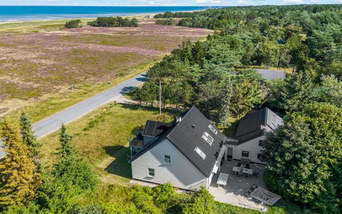 Lutz - 340M from the Sea: Dak, Huis, Huis, Verblijf, Siding, Landgoed, Oprit, Garden Gebouwen, Werf, Schuur