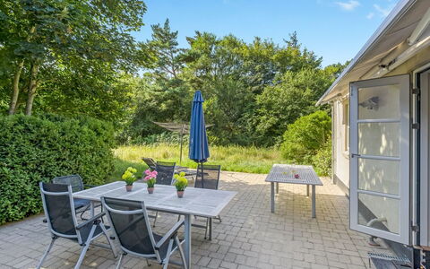 Lutz - 340M from the Sea: Dak, Huis, Huis, Verblijf, Siding, Landgoed, Oprit, Garden Gebouwen, Werf, Schuur