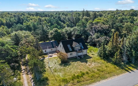 Lutz - 340M from the Sea: Dak, Huis, Huis, Verblijf, Siding, Landgoed, Oprit, Garden Gebouwen, Werf, Schuur