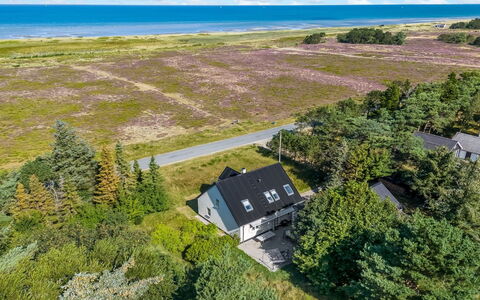 Lutz - 340M from the Sea: Dak, Huis, Huis, Verblijf, Siding, Landgoed, Oprit, Garden Gebouwen, Werf, Schuur