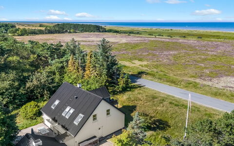 Lutz - 340M from the Sea: Dak, Huis, Huis, Verblijf, Siding, Landgoed, Oprit, Garden Gebouwen, Werf, Schuur