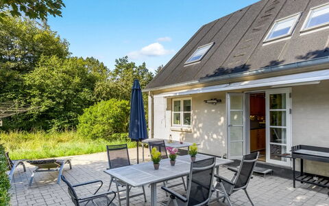 Lutz - 340M from the Sea: Dak, Huis, Huis, Verblijf, Siding, Landgoed, Oprit, Garden Gebouwen, Werf, Schuur