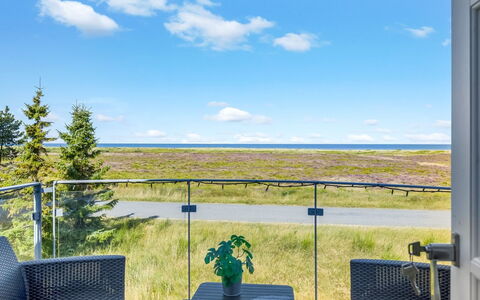 Lutz - 340M from the Sea: Dak, Huis, Huis, Verblijf, Siding, Landgoed, Oprit, Garden Gebouwen, Werf, Schuur