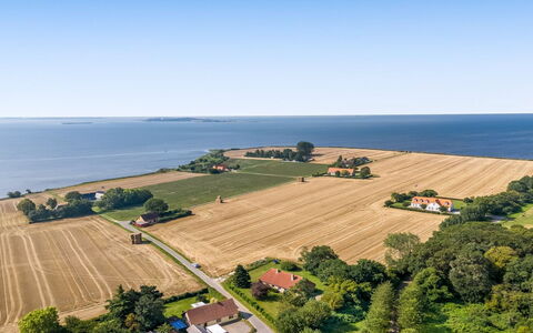 Makrina - 300M from the Sea: Verblijf, Backyard, Werf, Garden Gebouwen, Schuur, Siding, Buitenmeubels, Blokhut, Outdoor Structuur, Keet