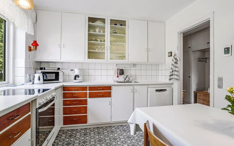 Makrina - 300M from the Sea: Verblijf, Backyard, Werf, Garden Gebouwen, Schuur, Siding, Buitenmeubels, Blokhut, Outdoor Structuur, Keet