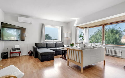 Makrina - 300M from the Sea: Verblijf, Backyard, Werf, Garden Gebouwen, Schuur, Siding, Buitenmeubels, Blokhut, Outdoor Structuur, Keet