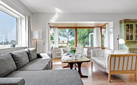 Makrina - 300M from the Sea: Verblijf, Backyard, Werf, Garden Gebouwen, Schuur, Siding, Buitenmeubels, Blokhut, Outdoor Structuur, Keet