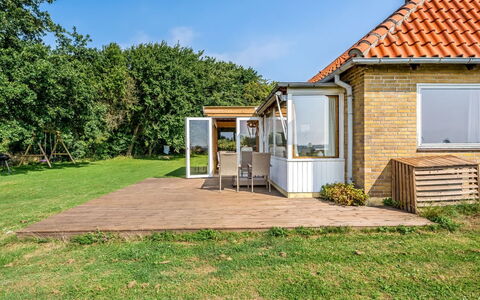 Makrina - 300M from the Sea: Verblijf, Backyard, Werf, Garden Gebouwen, Schuur, Siding, Buitenmeubels, Blokhut, Outdoor Structuur, Keet