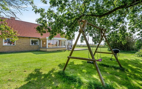 Makrina - 300M from the Sea: Verblijf, Backyard, Werf, Garden Gebouwen, Schuur, Siding, Buitenmeubels, Blokhut, Outdoor Structuur, Keet