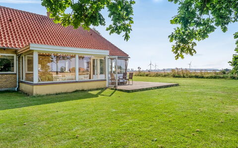 Makrina - 300M from the Sea: Verblijf, Backyard, Werf, Garden Gebouwen, Schuur, Siding, Buitenmeubels, Blokhut, Outdoor Structuur, Keet