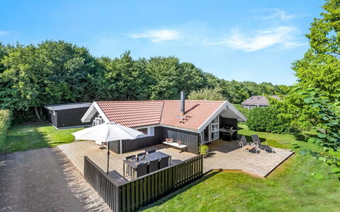 Hatem - 500M from the Sea: Dak, Huis, Huis, Verblijf, Deur, Siding, Dek, Veranda, Plank, Hardwood