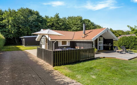 Hatem - 500M from the Sea: Dak, Huis, Huis, Verblijf, Deur, Siding, Dek, Veranda, Plank, Hardwood