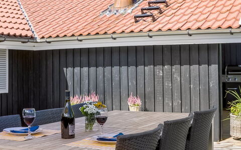 Hatem - 500M from the Sea: Dak, Huis, Huis, Verblijf, Deur, Siding, Dek, Veranda, Plank, Hardwood