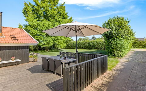 Hatem - 500M from the Sea: Dak, Huis, Huis, Verblijf, Deur, Siding, Dek, Veranda, Plank, Hardwood
